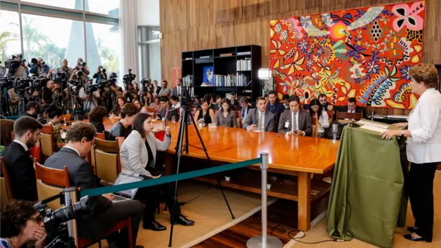 Dilma durante divulgaçãobetano aviator sitemensagem ao Senado no Palácio da Alvorada