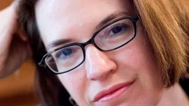 Еще одним преимуществом корпоративной структуры без строгой иерархии Дебора Анкона считает ее способность стимулировать развитие инноваций за счет использования коллективного разума, а не исключительно на основании решений высшего руководства