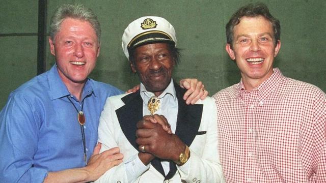 En 1997, con el expresidente estadounidense Bill Clinton y el ex primer ministro brit[anico Tony Blair.