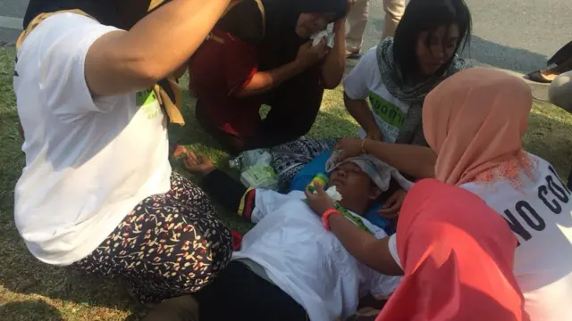 ผู้ชุมนุมรวมตัวกันปฐมพยาบาล