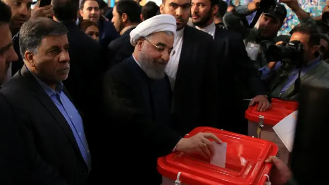 ایران کې د ولسمشریزو ټاکنو دولسمه دوره او د ښارونو او کلیو د اسلامي شورا د ټاکنو پنځمه دوره له روانه ده.