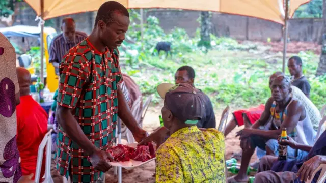 Ndị ụmụnna na-eke ihe ruru ha