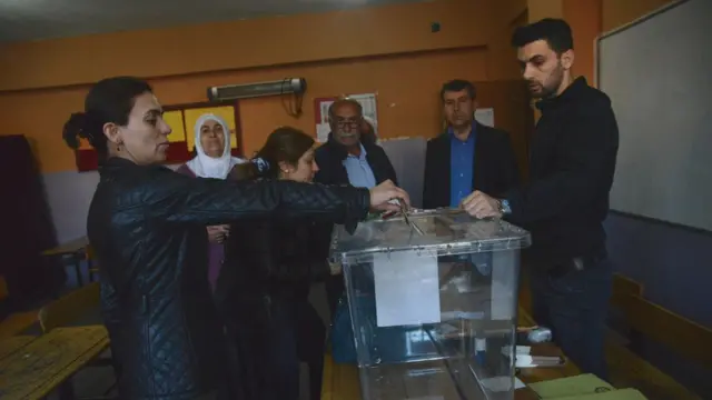 رای زنان کرد در دیاربکر ترکیه