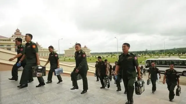 လွှတ်တော်က ၂၅ ရာခိုင်နှုန်းတပ်မတော်သားကိုယ်စားလှယ်များ