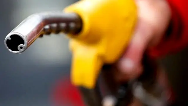 પેટ્રોલ પંપની તસવીર