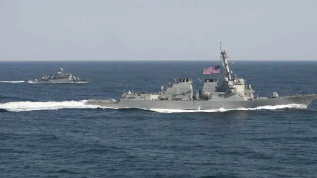 美国海军正在南海同菲律宾进行联合巡逻