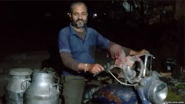 సోనల్ తండ్రి ఖ్యాలీ లాల్ శర్మ