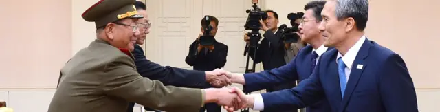 Kuzey ve Güney Kore yetkilileri