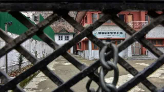 শ্রীনগরে কাশ্মীর প্রেস ক্লাবে প্রশাসন তালা ঝুলিয়েছে এ বছরেই