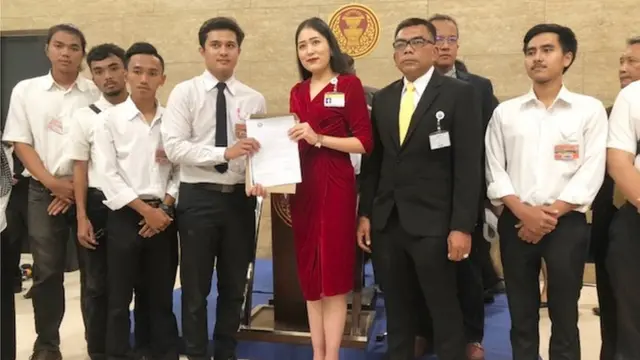 นศ. ยื่น จม. พรรณิการ์