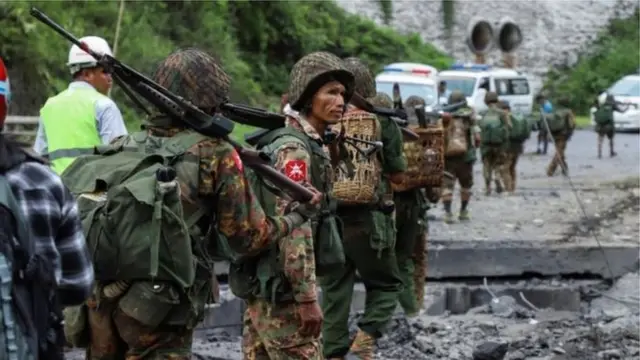 ဂုတ်တွင်းစခန်း ဖျက်စီးခံအရပြီး ရောက်လာတဲ့ အစိုးရ စစ်ကြောင်း