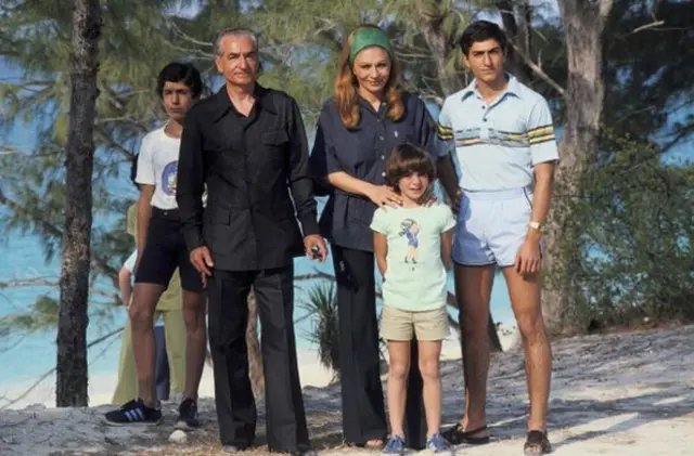 شاه و خانوادهاش پس از خروج از ایران در جزیره باهاما