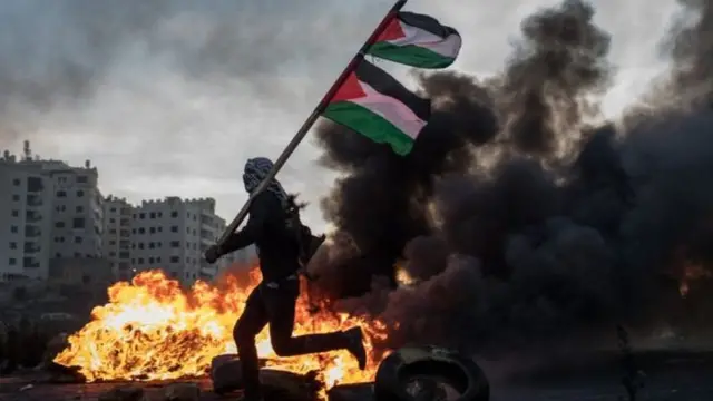 Батыш жээгинде жана Газа тилкесинде үч күндөн бери башаламандык уланып жатат.