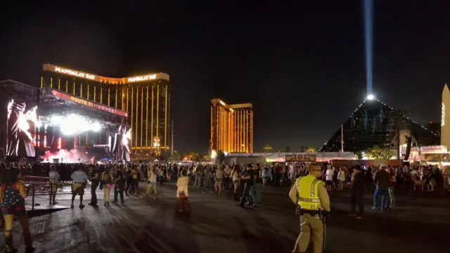 Vista del hotel Mandalay Bay desde el lugar del concierto