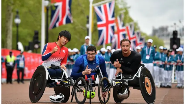 Томоки Сузуки, Дэниел Романчук, Марсель Хуг (слева направо)