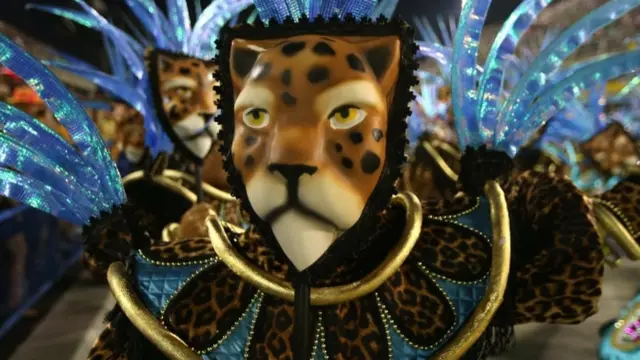 सांबोड्रोमो नाम से मशहूर इस कार्निवाल में दुनियाभर से सांबा सिखाने वाले स्कूल भागीदारी करते हैं.