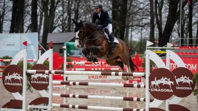 દયારાની દેખરેખ માટે ફવાદ સાથે એક વિશેષ ટીમ પણ છે