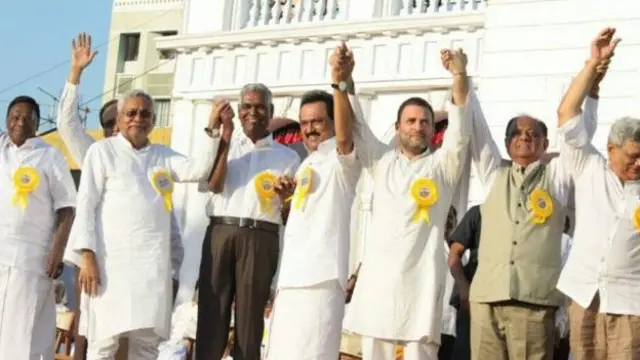 கூட்டத்தில் கலந்து கொண்ட தலைவர்கள்