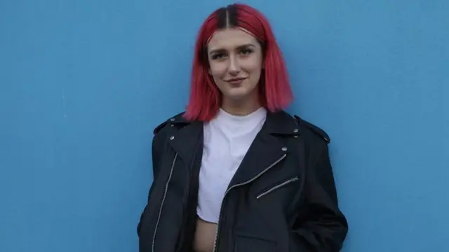 릴리는 "성전환을 하는 아이가 특히 학교에서 편견 없이 순조롭고 쉬운 변화를 겪는 날이 오기를 희망하고 기도한다"고 설명했다.