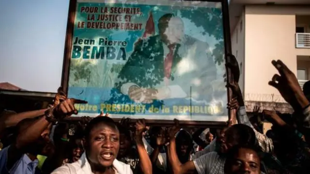 Abashyigikiye Bwana Bemba ubwo mu kwezi kwa gatandatu bishimiraga kugirwa umwere kwe n'urukiko mpuzamahanga mpanabyaha