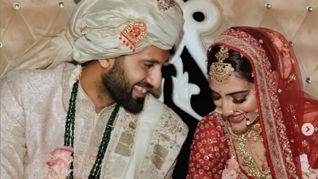 ব্যবসায়ী নিখিল জৈনকে নুসরাত বিয়ে করেছেন দিনকয়েক আগেই