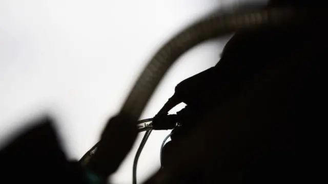 আইসিইউতে এক রোগী