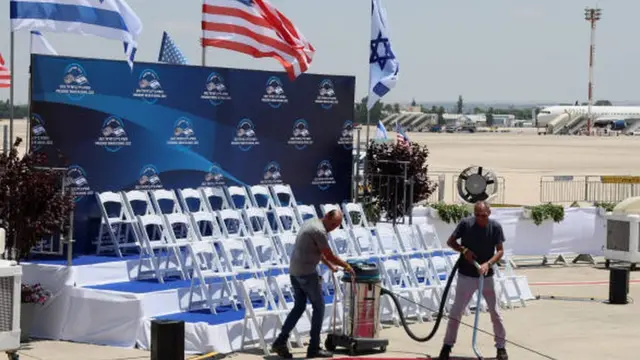 الاستعدادات في مطار بن غوريون في تل أبيب لاستقبال جو بايدن