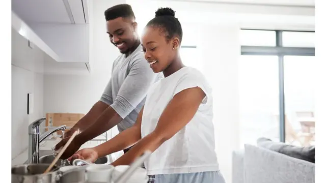 ጓልን ወድን ኣቑሑ እናሓጸቡ