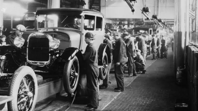 Empleados de Ford a principios del siglo XX