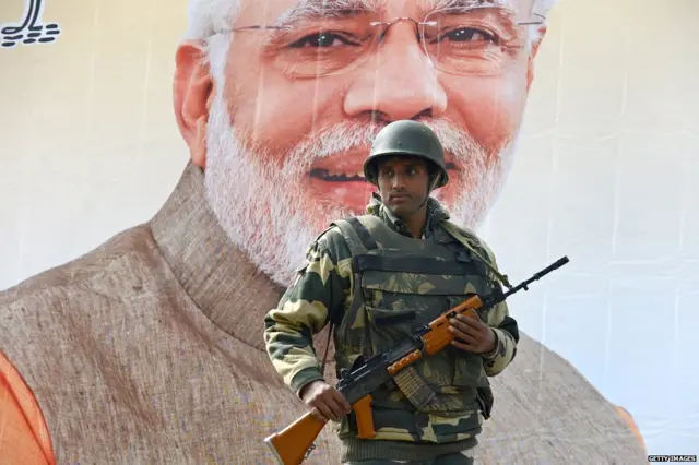 ਨਰਿੰਦਰ ਮੋਦੀ, ਫੌਜ ਅਤੇ ਸਰਕਾਰ