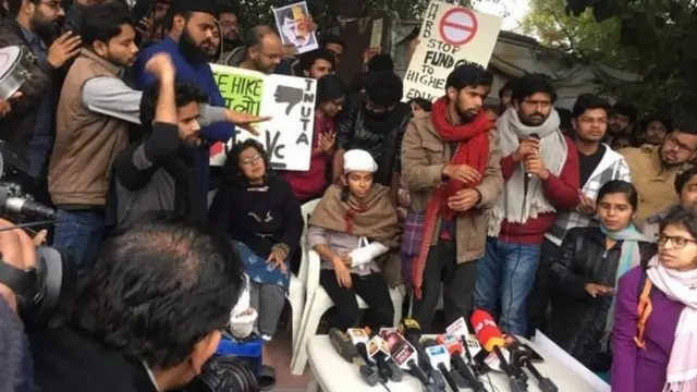 जेएनयू छात्रसंघ अध्यक्ष आइशी घोष पर लगे आरोपों में कितना दम?