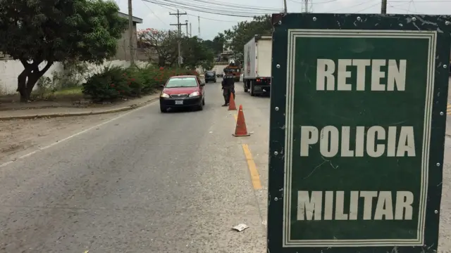 Retén militar a la entrada del sector Chamelecón.