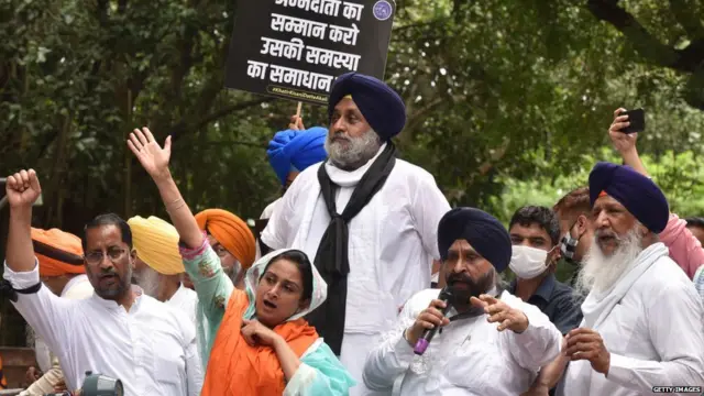 ਹਿਰਸਿਮਰਤ ਕੌਰ ਬਾਦਲ, ਸੁਖਬੀਰ ਬਾਦਲ