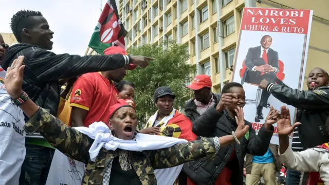 Di court judgement don make people wey support President Kenyatta dey happy.