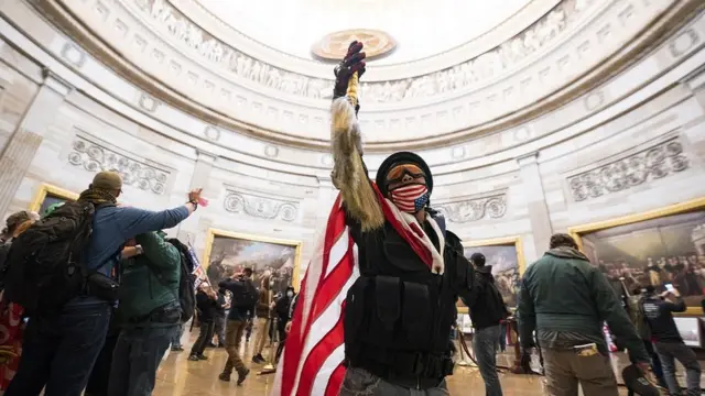 أنصار ترامب يتظاهرون في واشنطون ويقتحمون الكونغرس