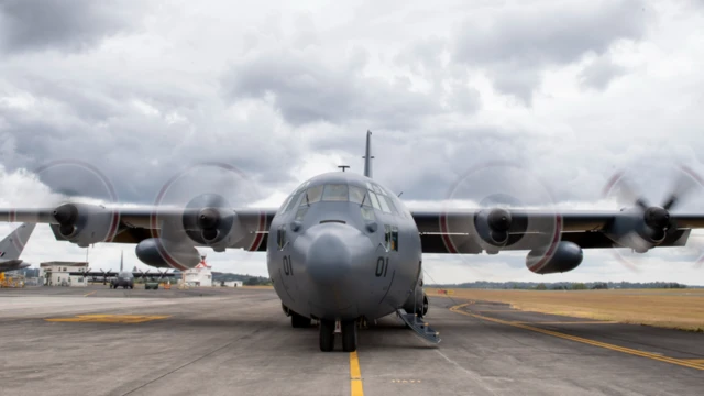 トンガに最初の救援機が到着 NZ軍が「非接触」で物資降ろす