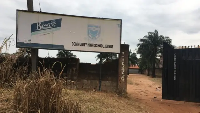 Ụlọakwụkwọ kọmụniti dị n'Emene