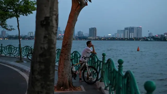 Hồ Tây là không gian cây xanh - mặt nước lớn hiếm hoi còn sót lại ở Hà Nội