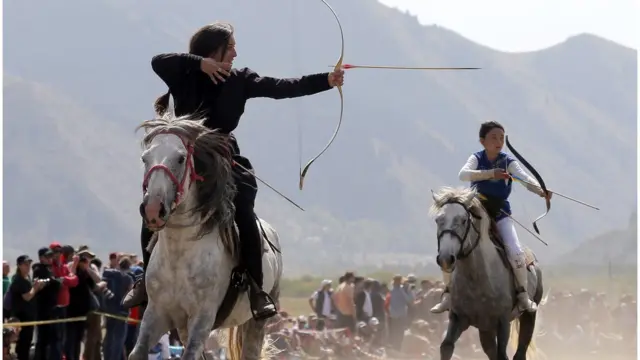 Стрельба на скаку - один из древнейших видов спорта в Средней Азии