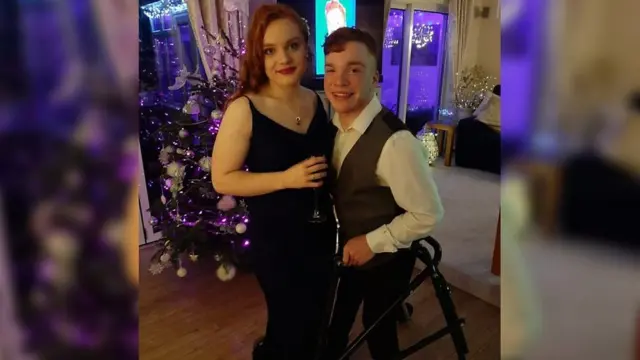 Dubartii jaalalleeshee hir'ina qaamaa qabu waliin