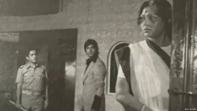 फ़िल्म दीवार का एक दृश्य