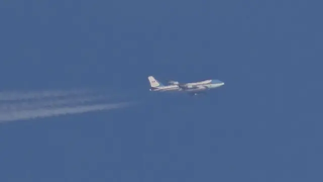 ایلن میلوئے نے برطانیہ کے علاقے شیفیلڈ کی فضا میں پرواز کرتے اس جہاز کی ایک بہترین تصویر بنا لی تھی