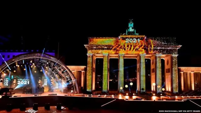 બર્લિનના લૅન્ડમાર્ક બ્રેન્ડનબર્ગ ગેટનો નજારો