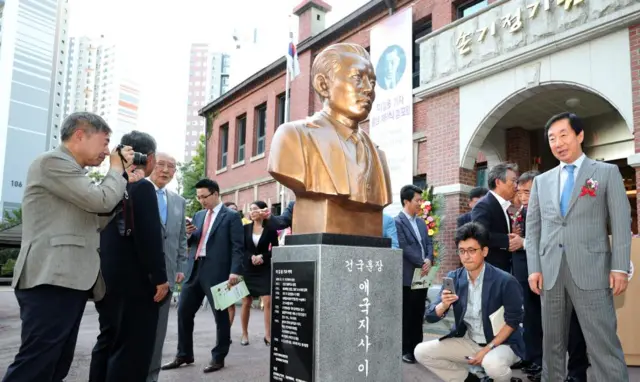 이길용 기자의 흉상