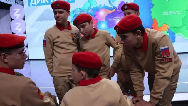 Članovi pokreta Mladih vojnih kadeta