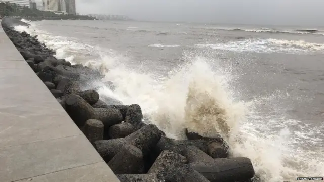 मुंबईच्या मरिन ड्राईव्हवरील स्थिती