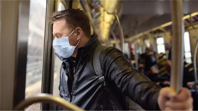 기업들은 여전히 혼합형 근무에 대한 나름의 정의를 내리고 있다. 전문가들은 천편일률적인 정책을 취하지 않는 것이 성공을 위해 필요하다고 말한다