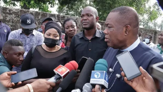 Secretary to di Akwa Ibom State Goment, Emmanuel Ekuwen