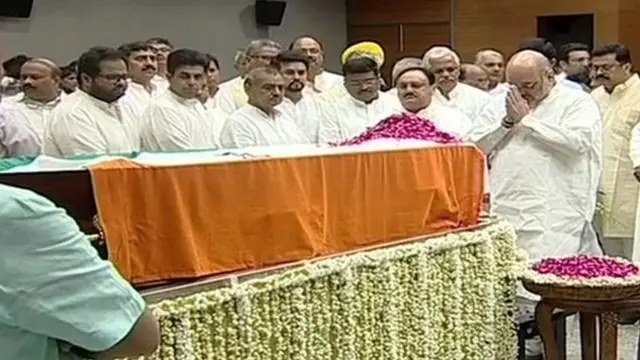 अरुण जेटली को श्रद्धांजलि देते अमित शाह