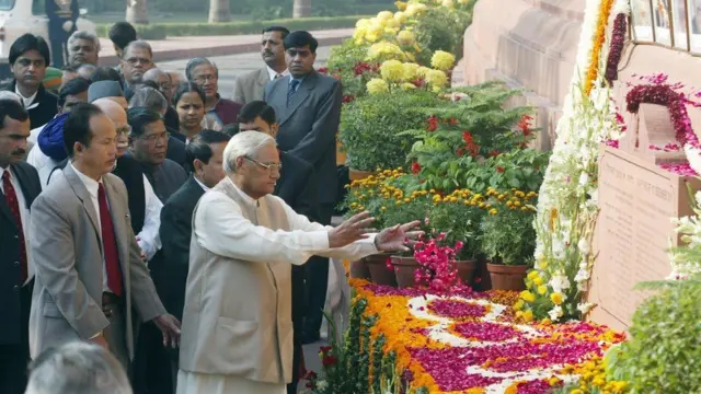 અટલ બિહારી વાજપેયી, લાલકૃષ્ણ અડવાણી